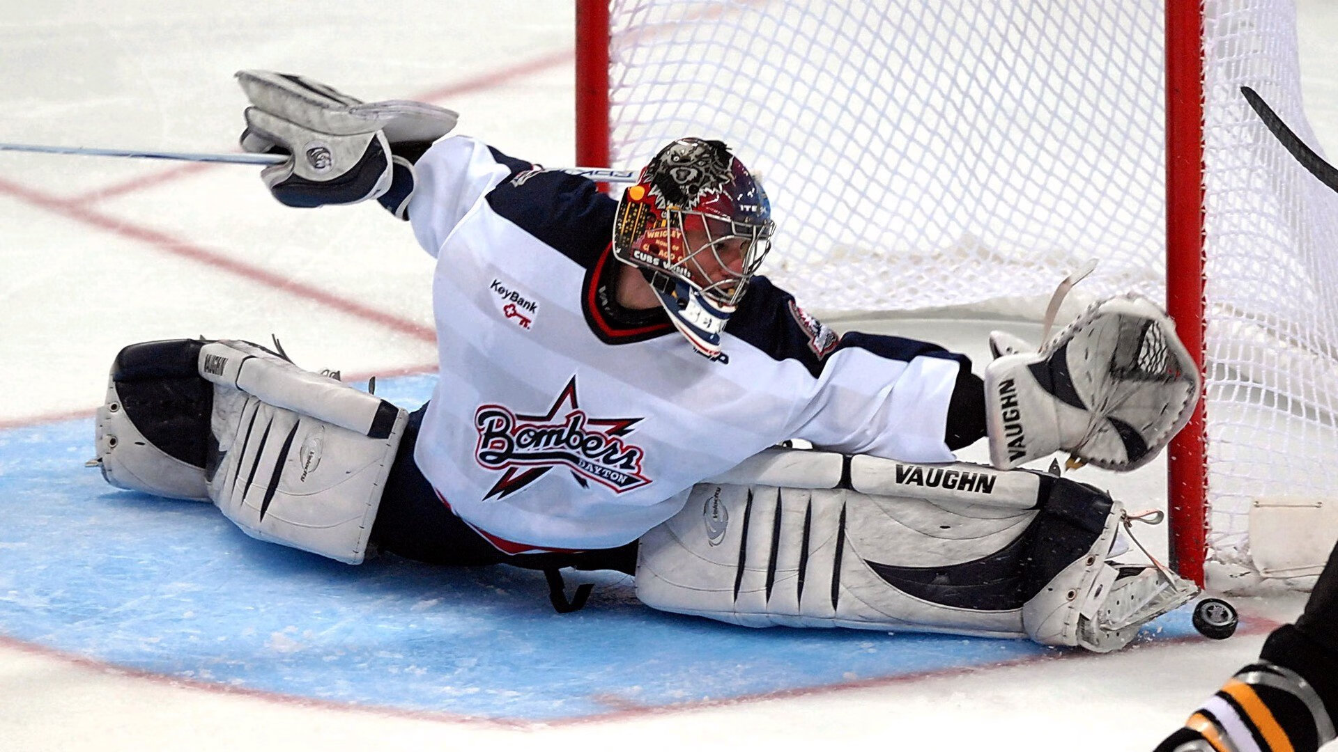 伊朗队雪地滑跪庆祝进球,冻掉了膝盖套,伊朗摔跤手